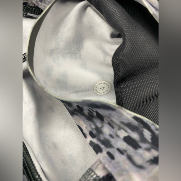 Lululemon - Base Pace High-Rise Tight - Picture 5 of 6